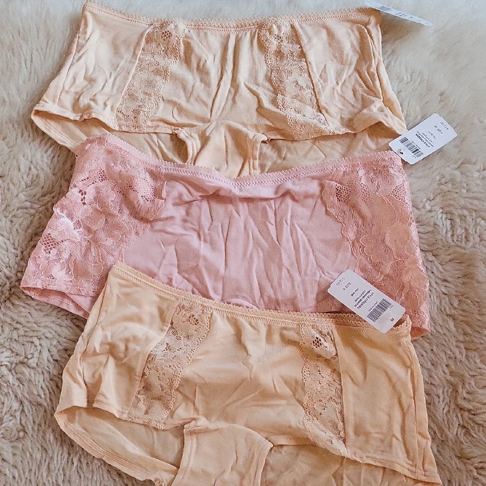 (NWT) SOMA Pink and Cream Lace Trim Panties